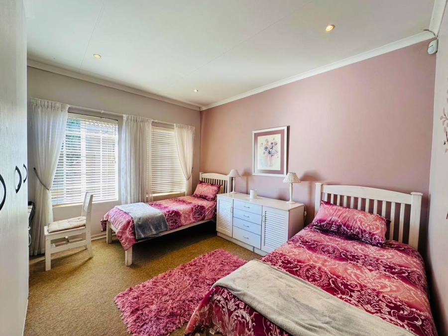 3 Bedroom Property for Sale in Kannoniers Park North West